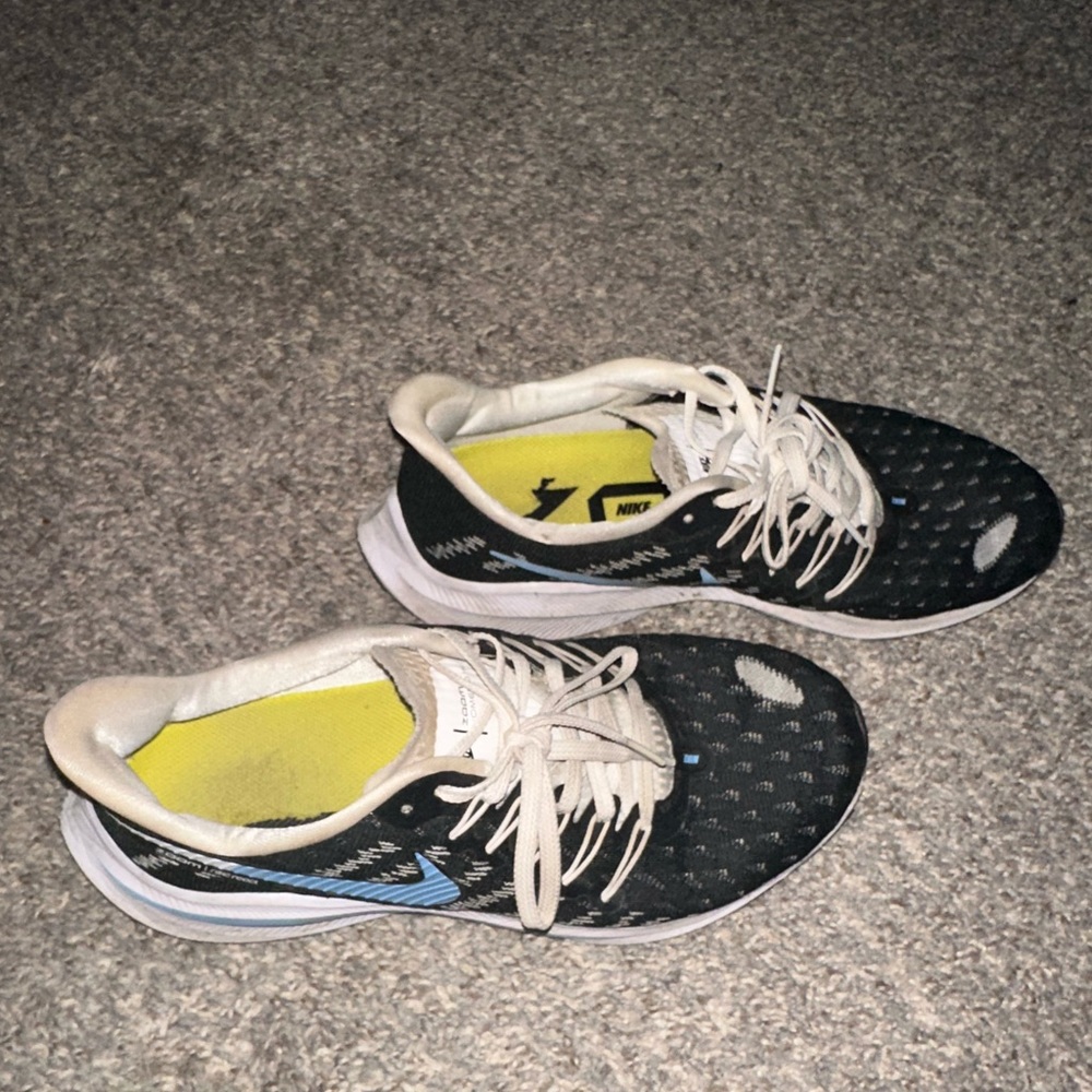 black and blue Nike tennis shoes